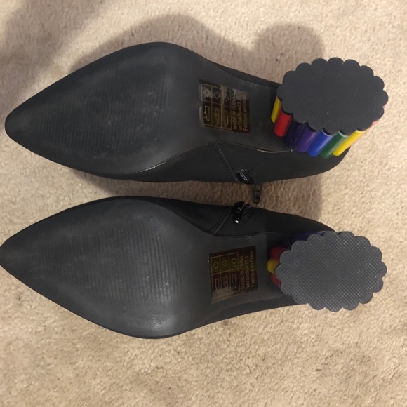 Yru RARE Rainbow Road Black Booties pride festival clubwear size 7 - Picture 12 of 13